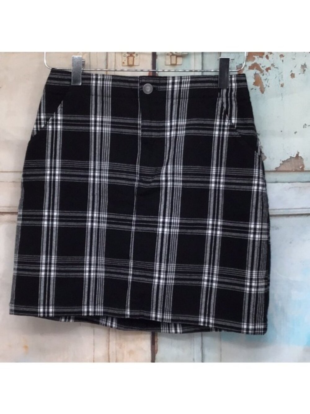 Hollister Black & White Plaid Ultra High-Rise Mini Skirt With Front Pockets Butt